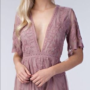 BRAND NEW - NEVER WORN - Cute Lace Romper - Size S